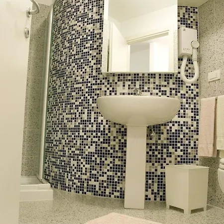 מלון Lacroma Bio & 3*