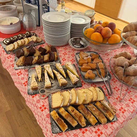 Lacroma Bio & מלון