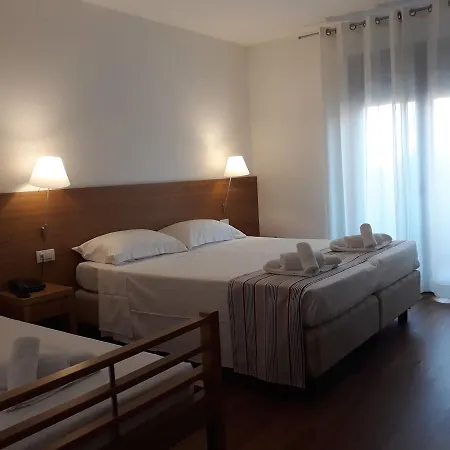 מלון Lacroma Bio & 3*