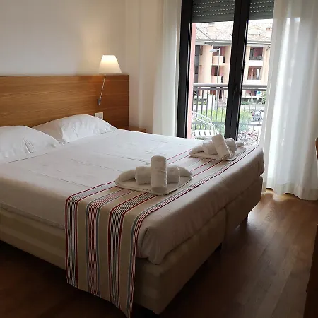 Lacroma Bio & מלון