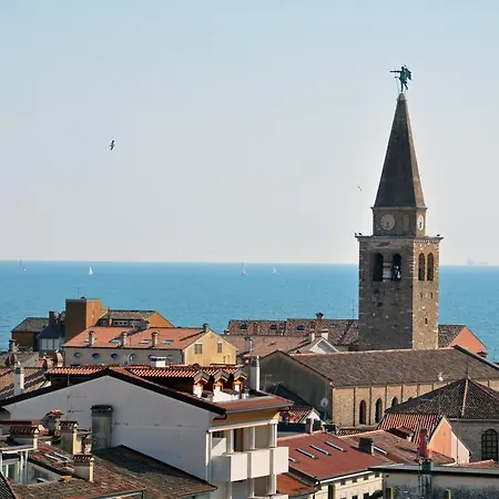 Hotel Lacroma Bio & 3*